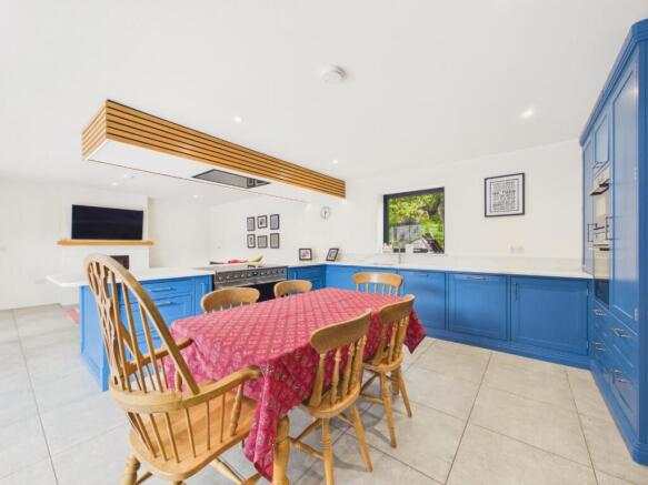 4 bed Detached for sale Image 4