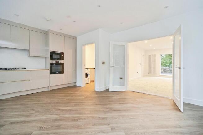 4 bed Detached for sale Image 8
