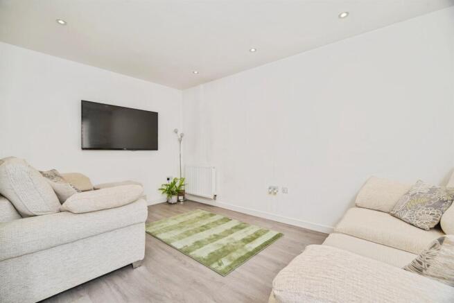 4 bed Detached for sale Image 7