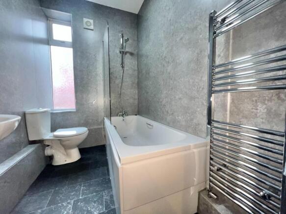 3 bed Terraced to rent Image 6