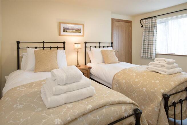 Bedroom 2 (Pic 1)