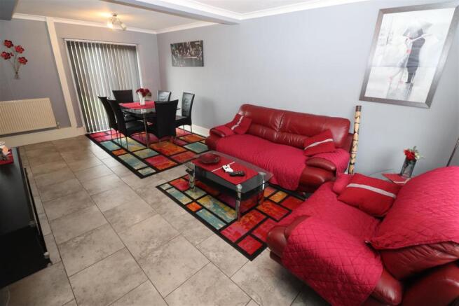 Lounge/ Dining Room