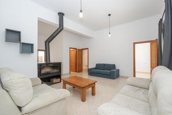 Spacious Property for Sale in Petra: Space, Character and Unlimited Potential