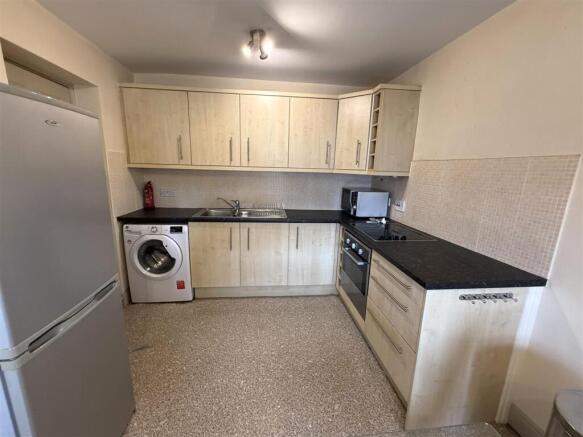 2 bed House to rent Image 4