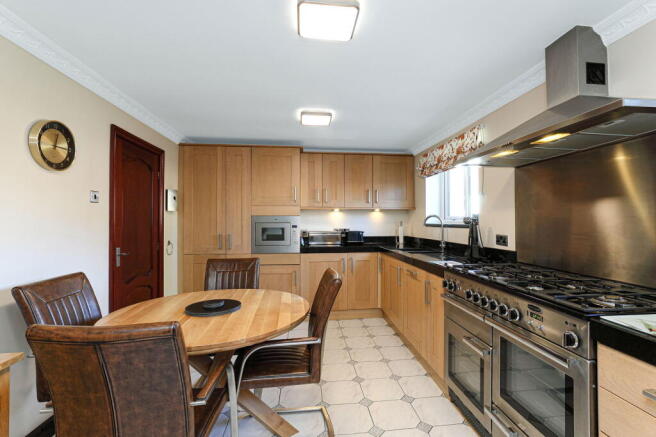 4 bed Detached for sale Image 11