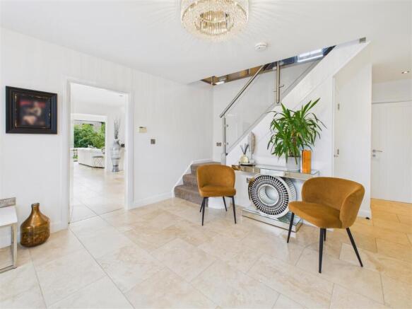 4 bed Detached for sale Image 12