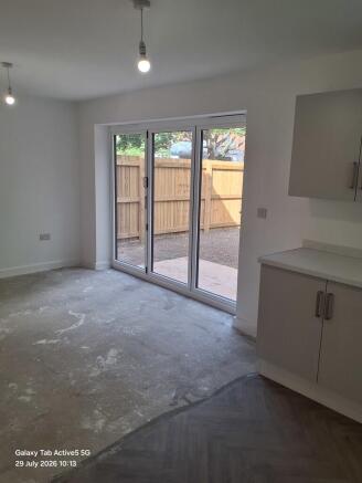 4 bed Detached to rent Image 4