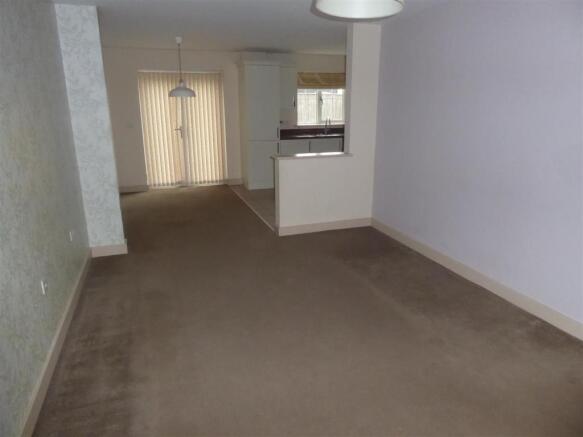 DIFFERENT VIEW OF THE LOUNGE AREA