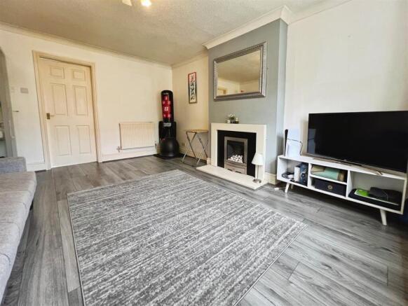 3 bed Semi-Detached for sale Image 4