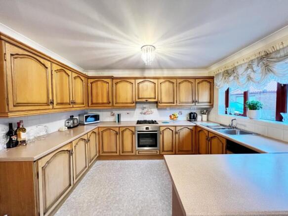 Kitchen Diner pic 4.jpg