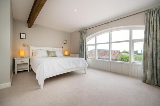 5 bed House for sale Image 9