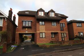 Flat 5, 41 Queens Court, Queenstown Road, Southampton SO15 3BN