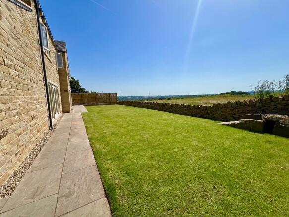 4 bed Detached for sale Image 12