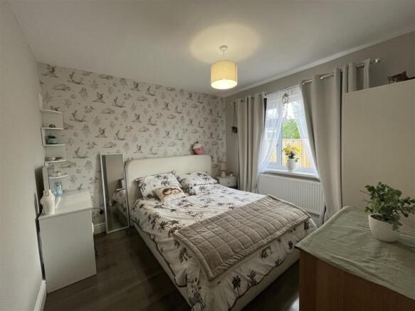 2 bed Semi-Detached Bungalow for sale Image 12