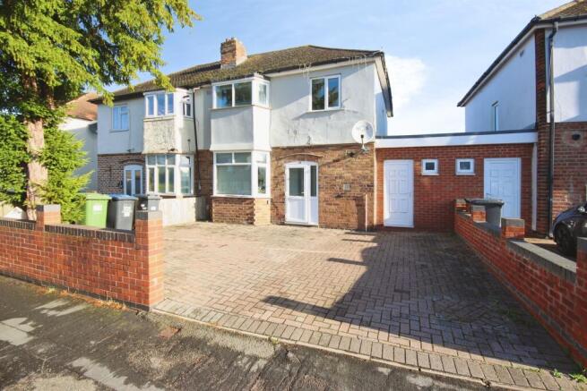 3-bed semi-detached on Lee Road, Leamington Spa, £300,000