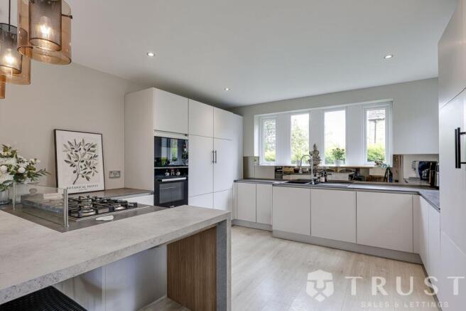 4 bed Detached for sale Image 7
