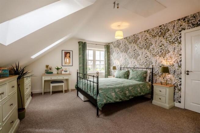 3 bed Semi-Detached for sale Image 10