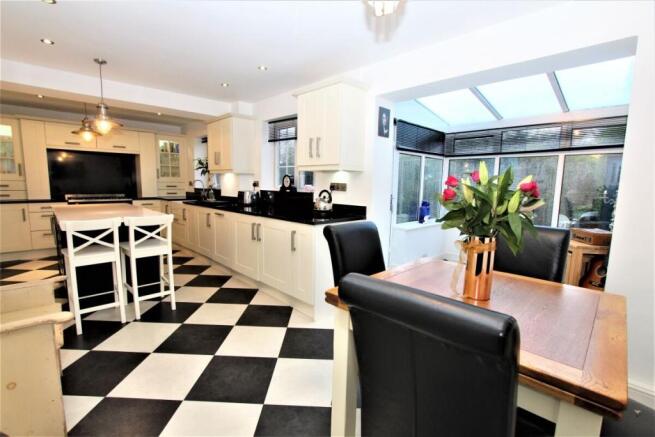 Open Plan Family Dining Kitchen