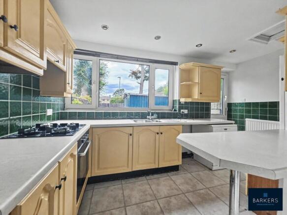 3 bed Town House for sale Image 5