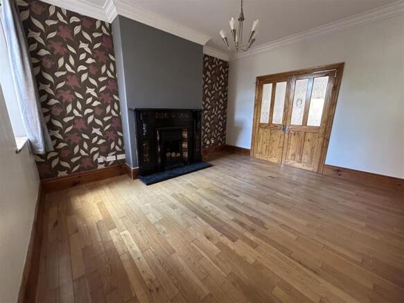 5 bed Semi-Detached to rent Image 4
