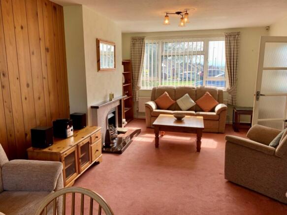 LOUNGE/DINING ROOM