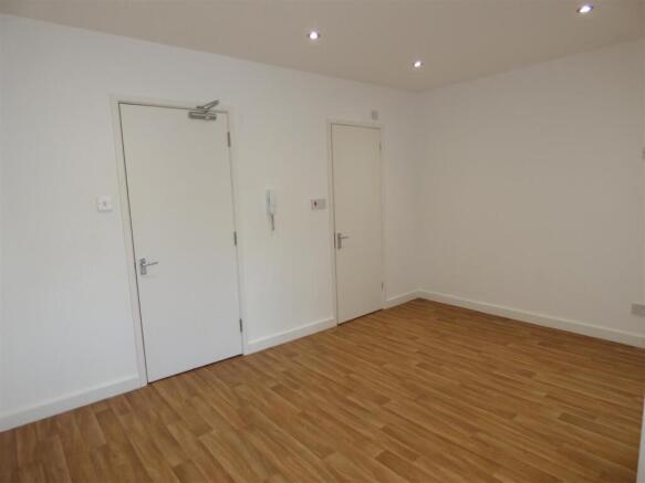 lounge 1.JPG