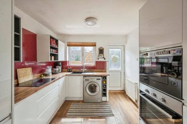 3 bed Semi-Detached for sale Image 8