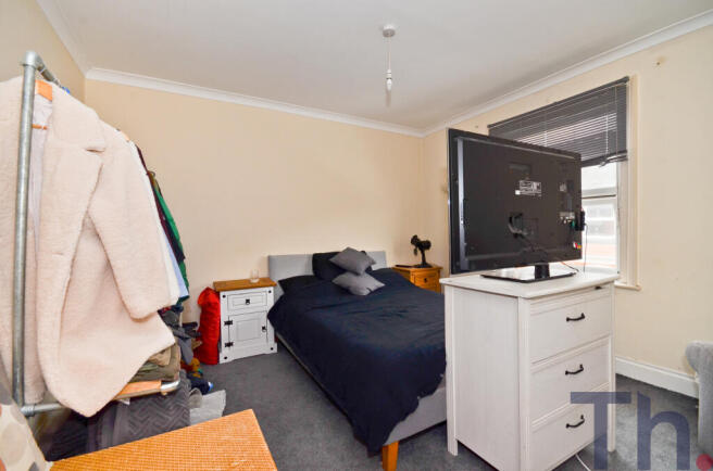 Bedroom 1 (2).JPG