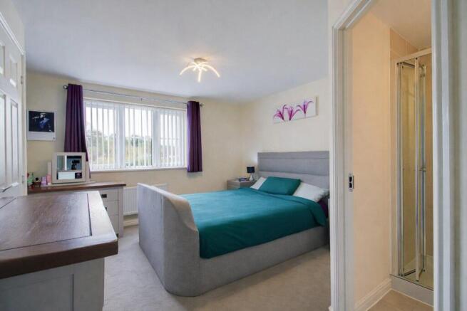 4 bed Detached for sale Image 9