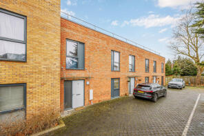6, Alton Court, Copley Close, London W7 1DD