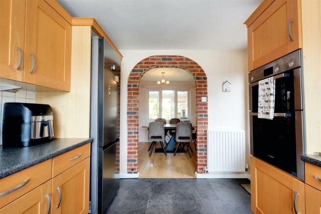 Kitchen_2.jpeg