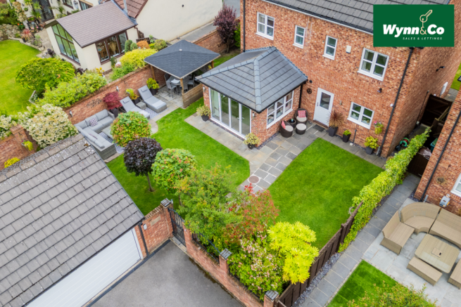 5 bed Detached for sale Image 4