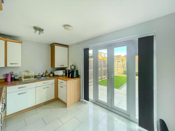 3 bed Semi-Detached for sale Image 6