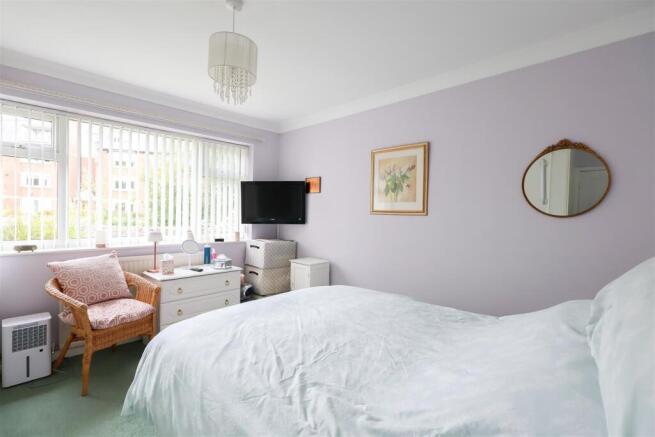 2 bed Semi-Detached Bungalow for sale Image 5