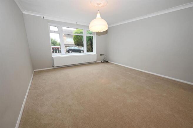 3 bed Detached to rent Image 5