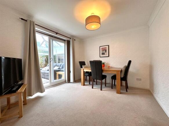 Dining Room 824