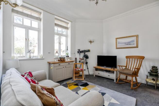 7 Catherines Close_2.jpg