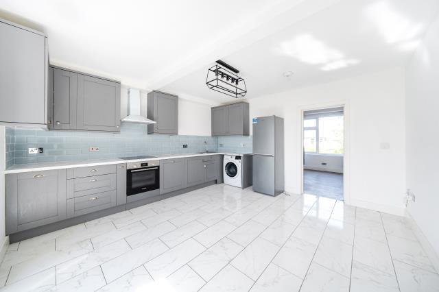 Stanwell Road, Ashford photo 4