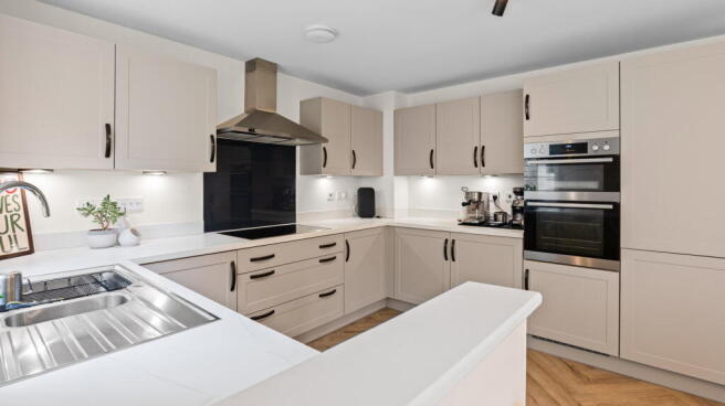 4 bed Detached for sale Image 8
