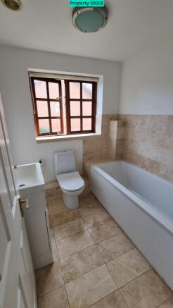 Bathroom 1 (image 2/2)