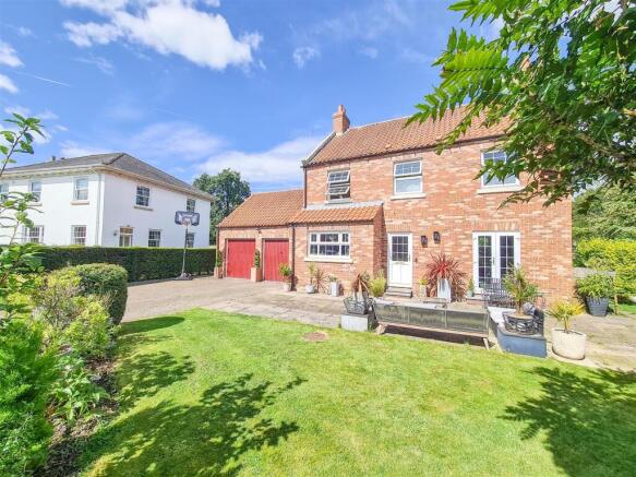 4 bed Detached to rent Image 12