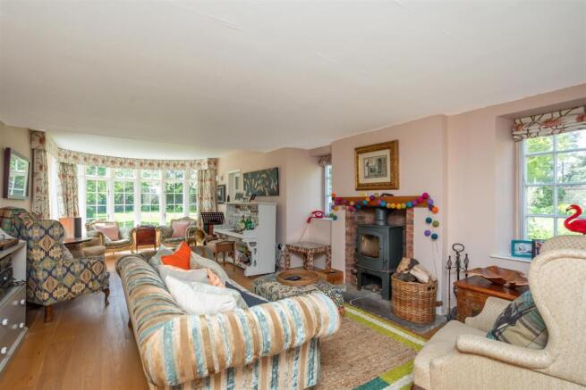 5 bed Detached for sale Image 8