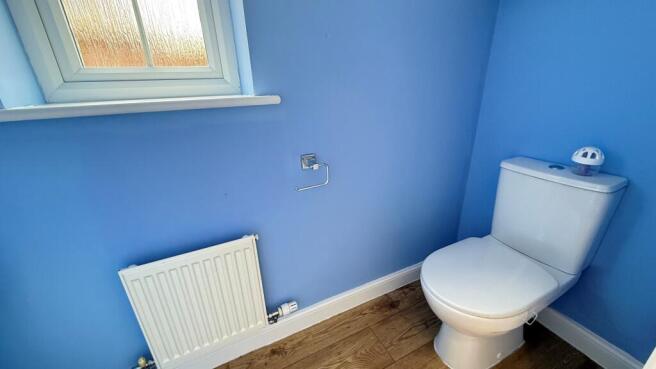 4 bed Detached to rent Image 6
