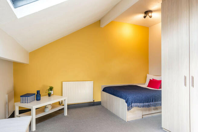 4 bed House to rent Image 8