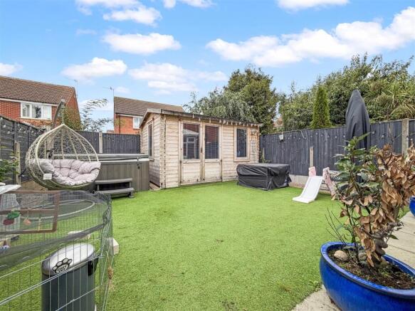 Low-Maintenance Garden 732