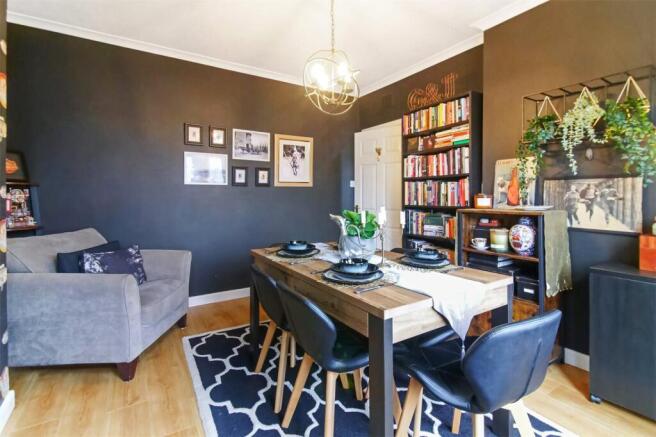 Bedroom 1 / Dining
