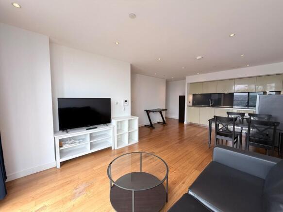 2 bed Apartment to rent Image 5