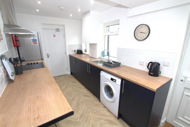 4 bed Terraced to rent Image 7