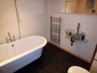 FAMILY BATHROOM/WC