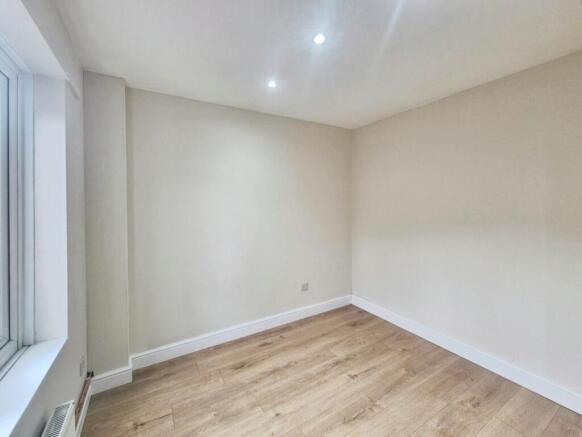 3 bed House to rent Image 5